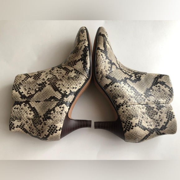 Clarks Women's Linvale Sea Ankle Booties Taupe Snake Size 6.5 - Picture 4 of 8